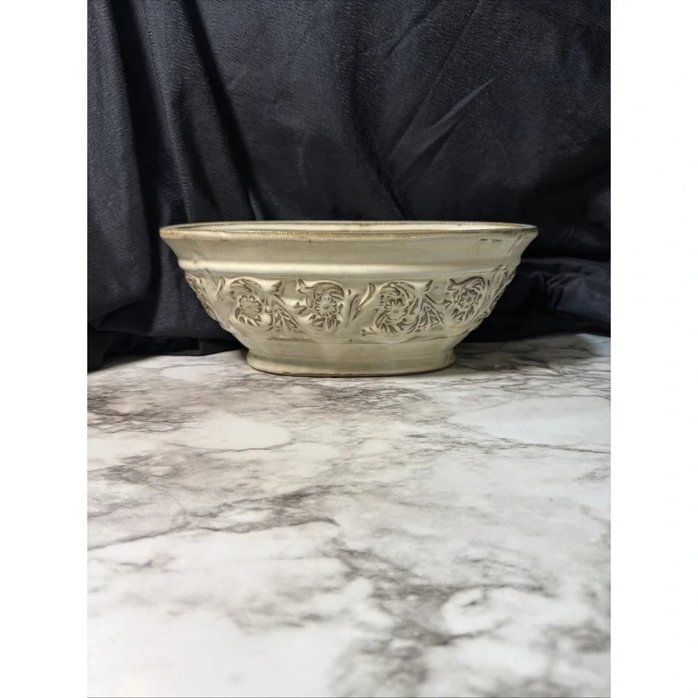 Ivory White leaf Floral Embossed Ceramic Indoor/Outdoor Planter/Pot  11.5(p2893)